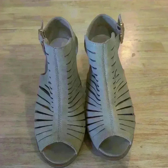 Top Moda Tan Heels Women's 9 - Picture 2 of 5